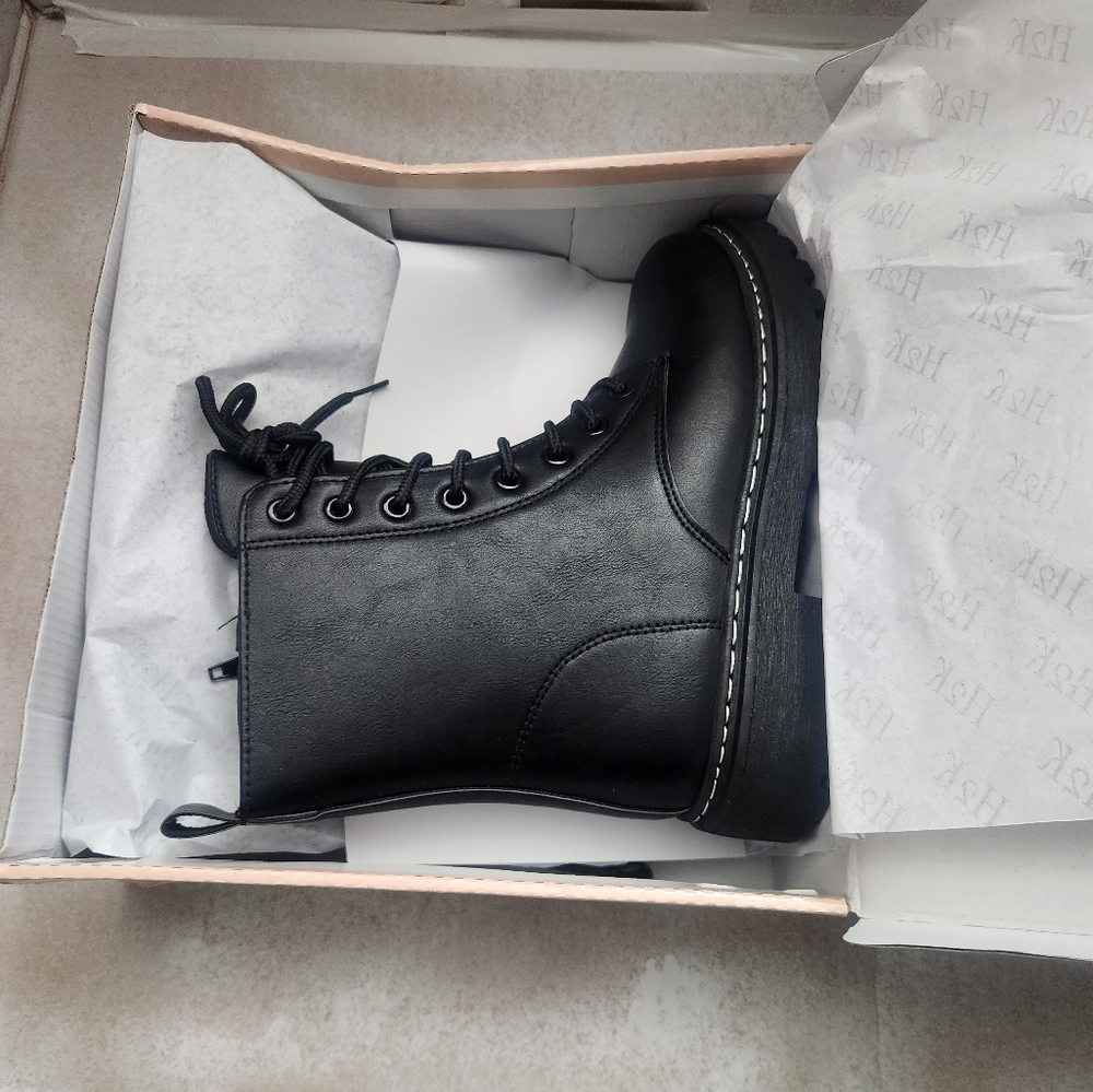 Women boots H2K heel ankle size 9